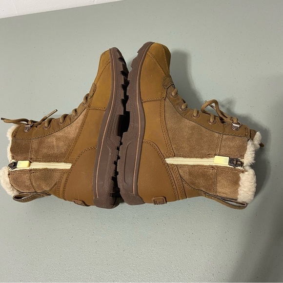 UGG Big Kids Leggero Boots Chestnut  Snow Boots Duck Boots Size 4 1012384K - Picture 8 of 11